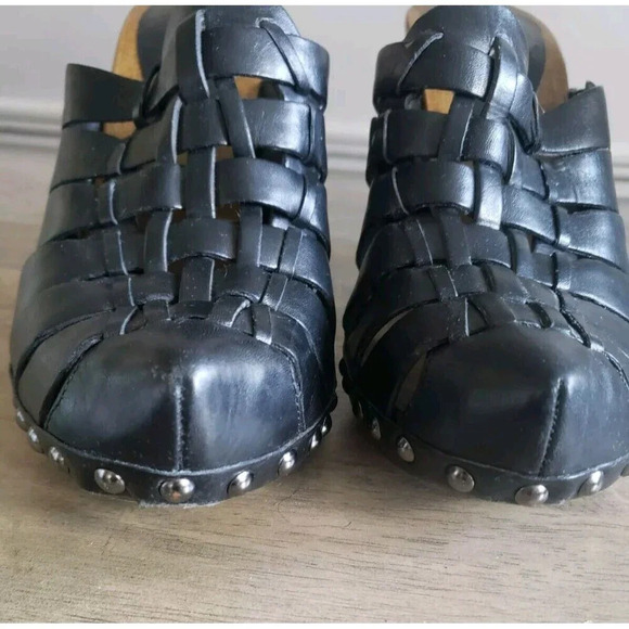Guess Clogs Womens Size 8.5 Black Woven Leather Block Heel Stud Gwwoven - Picture 3 of 12